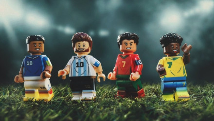 Μυθικά λεφτά: Πόσα πήραν οι Μέσι, Ρονάλντο, Εμπαπέ και Βινίσιους για τη διαφήμιση της Lego