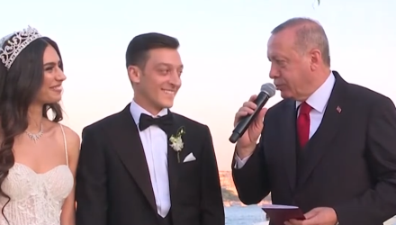 Οζίλ σε mode… billionaire: Ζει σε έπαυλη-όνειρο με γείτονα τον Ερντογάν