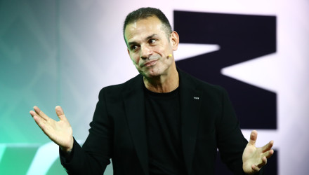 Ο Ντέμης Νικολαΐδης επέλεξε τις αγαπημένες του ξένες σειρές - Ποια είναι στην πρώτη θέση (video)