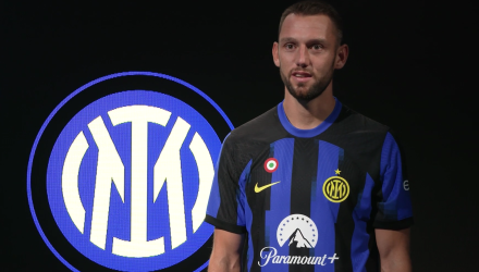 «Ο Ντε Φράι έχει στα χέρια του προτάσεις από Ολυμπιακό και Μπενφίκα»