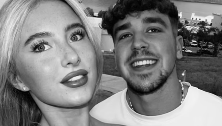 Άνω κάτω ποδοσφαιρική ομάδα - Παίκτης ανακοίνωσε ότι θα γίνει πατέρας και μητέρα είναι η κόρη του προπονητή