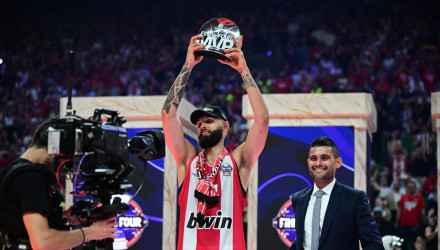 Από τα δάκρυα, στο βραβείο του MVP: Η λύτρωση για τον Φουρνιέ… άργησε 365 ημέρες!