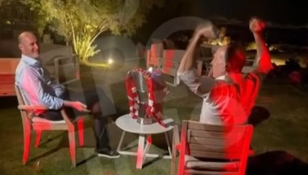 Οι Αγγελόπουλοι αντέγραψαν την φωτογραφία του Γιαννακόπουλου από το Σούνιο με το τραπεζάκι και την κούπα (video)