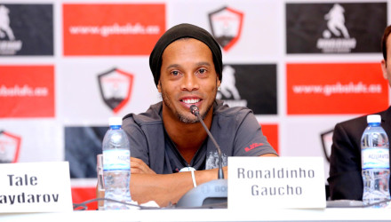 Από τη δόξα των γηπέδων στη φυλακή - Πώς ο Ροναλντίνιο κατέληξε με 6 ευρώ στον λογαριασμό του