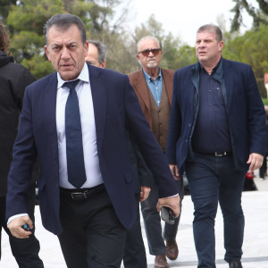 Ο Βρούτσης επέστρεψε εσπευσμένα στην Αθήνα λόγω του πολύνεκρου τροχαίου στη Ρουμανία