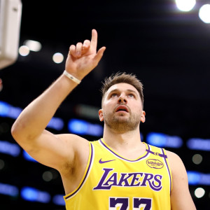 Ο «τριπλός» Ντόντσιτς νίκησε τους Νάγκετς, οι Ρόκετς πήραν το ντέρμπι