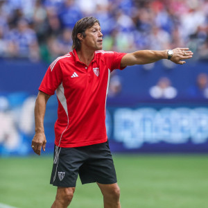 Ύψωσε ασπίδα προστασίας στον Αλμέιδα η Σεβίλλη: «Εκφράζουμε την πλήρη υποστήριξη στον προπονητή μας»