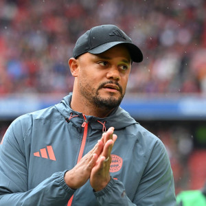 Η Μπάγερν έριξε οκτώ στη Βόλφσμπουργκ αλλά ο Κομπανί δεν ήταν ικανοποιημένος - «Πρέπει να βελτιωθούμε»