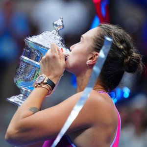 Κουνούσε τους γοφούς της και τρέλανε τους θαυμαστές της - Η Σαμπαλένκα με ένα βίντεο τα «έσπασε» ξανά