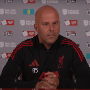 Ο Σλοτ άνοιξε την πόρτα της εξόδου στον Φαν Ντάικ: «Υπάρχει ζωή στη Λίβερπουλ και χωρίς αυτόν»