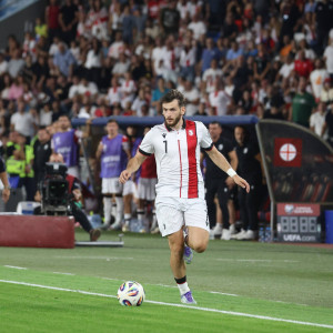 Η Άρσεναλ ψάχνει τη «βόμβα» με Κβαρατσχέλια