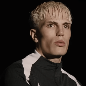 Η παράξενη σχέση του Γκαρνάτσο - Της δίνει την κάρτα του αλλά δεν θέλει να γνωρίσει τους γονείς της