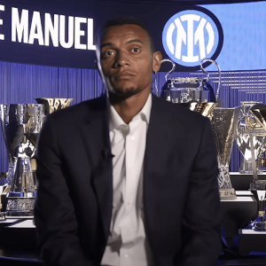 «Πυρά» Ακάντζι κατά της Μάντσεστερ Σίτι: «Οι σύλλογοι ζητούν αφοσίωση, αλλά δεν την προσφέρουν»