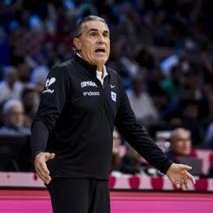 Αιχμές του Σκαριόλο προς την διαιτησία: «Ξεκάθαρο φάουλ στον Αμπάλντε στο τέλος»