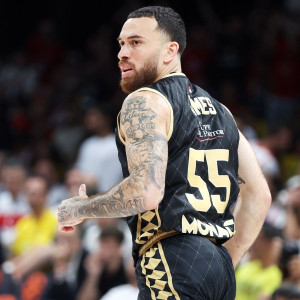 Μάικ Τζέιμς: «Θέλω πολύ να δω ελληνικό ντέρμπι στα playoffs – Δεν θα ήταν έκπληξη να το πάρει ο Παναθηναϊκός»