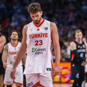 Ο Σενγκούν αποκάλεσε «γαμ@@@ σκύλα» γυναίκα διαιτητή και έπειτα... απολογήθηκε (video)