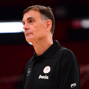 Μπαρτζώκας: «Ιδιαίτερη ομάδα η Μακάμπι, χαρούμενος που έχω και τους τρεις ψηλούς»