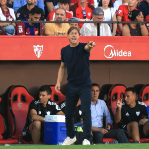 Ένας πρώην προπονητής του Ολυμπιακού και ένας πρώην προπονητής της ΑΕΚ υποψήφιοι να αντικαταστήσουν τον Αλμέιδα