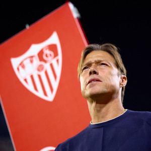 «Ασπίδα» προστασίας από Κορδόν σε Αλμέιδα: «Είναι γεννημένος εργάτης, τον στηρίζουμε πλήρως»