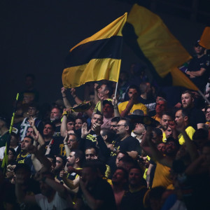 O κόσμος γίνεται «έκτος παίκτης» της ΑΕΚ κόντρα στην Άλμπα: Άνοιξε και το πάνω διάζωμα της Sunel Arena