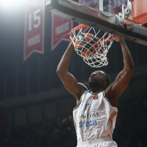 Μυθική εμφάνιση Καμπενγκέλε κόντρα στον Ολυμπιακό με 21 πόντους και 14 ριμπάουντ