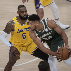 Οι Γκόλντεν Στέιτ Γουόριορς θέλουν να... «γκρεμίσουν» το NBA, βάζοντας Γιάννη και ΛεΜπρόν δίπλα στον Στεφ Κάρι.