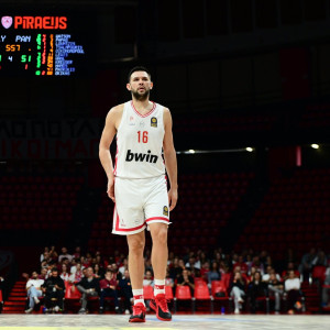 Ο Κώστας Παπανικολάου θυμήθηκε τις θυσίες της οικογένειάς του για να μπορέσει να ακολουθήσει το όνειρο του (video)