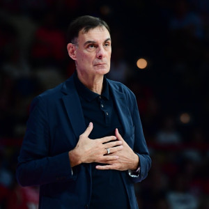 Μπαρτζώκας: «Ο Γουόρντ μπορεί να κάνει πολλά πράγματα» - Τι είπε για την κατάσταση του Τζόουνς