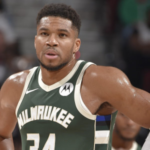 Χωρίς τον Γιάννη Αντετοκούνμπο οι Μιλγουόκι Μπακς κόντρα στους Ατλάντα Χοκς