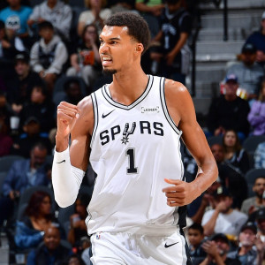 «Εξωγήινος» Γουεμπανιαμά έλιωσε τους Ρόκετς, οι Καβαλίερς έκαναν... πλάκα στους Λέικερς