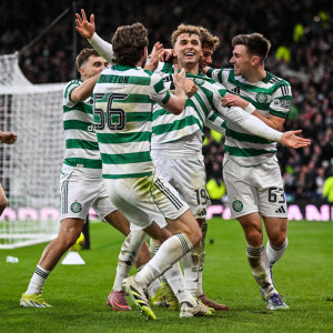 Η Σέλτικ ισοφάρισε στο φινάλε την Ρέιντζερς κι έστειλε την Χαρτς στο +6