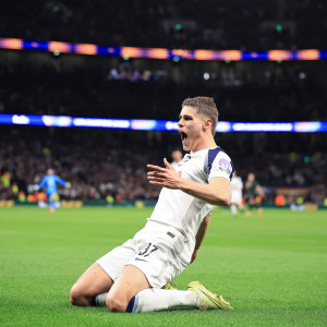 Η Τότεναμ βλέπει Championship και η Γιουνάιτεντ παραμονεύει στη γωνία