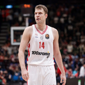 Η ποινή της ΔΕΑΒ στον Βεζένκοφ για το επεισόδιο με τον Πετρόπουλο