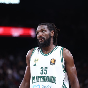 Εσπευσμένα στα αποδυτήρια του ΣΕΦ ο Φαρίντ