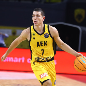 «Διπλός» τραυματισμός του Φλιώνη στο ματς της ΑΕΚ με την Καρδίτσα