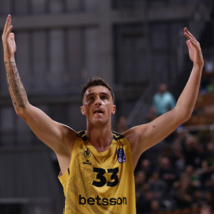 Άντζουσιτς: «Μόνο αν ζήσει κανείς στην Ελλάδα καταλαβαίνει πόσο μεγάλος σύλλογος είναι ο Άρης»