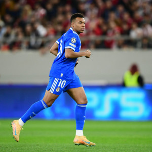 Ο Εμπαπέ ξεκαθάρισε τη κατάσταση: «Ψέματα ότι μου εξέτασαν το λάθος γόνατο στην Ρεάλ»