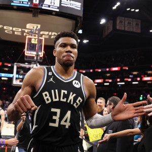 «Νέο συμβόλαιο ή ανταλλαγή»: Το τελεσίγραφο των Μπακς στον Αντετοκούνμπο