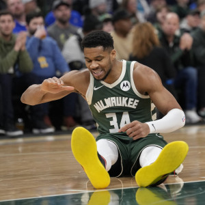 Ο Ντοκ Ρίβερς επιβεβαίωσε την αρχική διάγνωση για τον Αντετοκούνμπο: Άγνωστο το πότε θα επιστρέψει