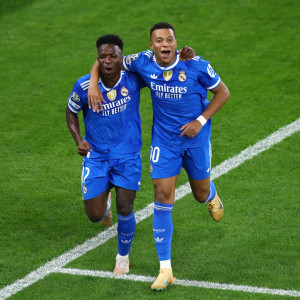 Η Ρεάλ Μαδρίτης «άλωσε» την έδρα της Βαλένθια και παραμένει στο «κυνήγι» της Μπαρτσελόνα