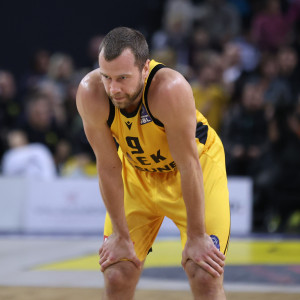 Νέο πρόβλημα στην ΑΕΚ: Εκτός προημιτελικού με Ολυμπιακό ο Λεκαβίτσιους