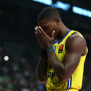 Το μήνυμα του Λόνι Γουόκερ από το Ντουμπάι: «Είμαι καλά, προσεύχομαι συνέχεια στον Θεό»