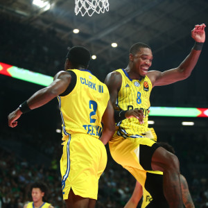 Με «buzzer beater» του Κλαρκ η Μακάμπι πήρε την ματσάρα απέναντι στην Παρτίζαν