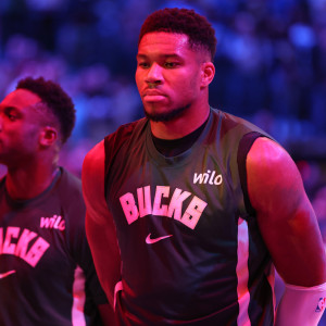 Παραμονή ή αποχαιρετισμός; Ο Αντετοκούνμπο απάντησε στο τηλεφώνημα και μίλησε για το Μιλγουόκι