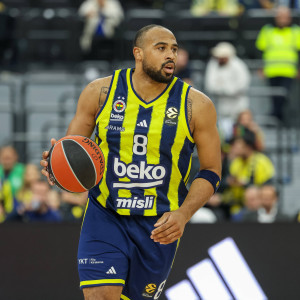 Με «μαέστρο» Τάκερ η Φενέρμπαχτσε κέρδισε την Τόφας