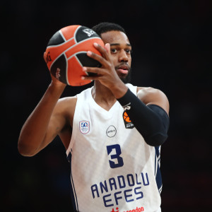 Με σούπερ Λόιντ η Εφές νίκησε στο ντέρμπι με τη Γαλατασαράι