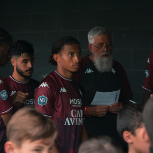 Aπό το σκοτάδι στο φως - Ο Ντος Σάντος υπογράφει το πρώτο του συμβόλαιο 100 ημέρες μετά την φωτιά στην Ελβετία