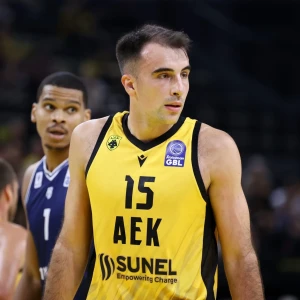 Εκτός προπόνησης Κατσίβελης και Πετσάρσκι στην ΑΕΚ