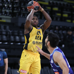 Το ρεσιτάλ του Φρανκ Μπάρτλεϊ: «Έφτιαξε» το 1/3 των πόντων της ΑΕΚ κόντρα στη Μύκονο