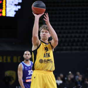 Ο Μιντάουγκας Κουζμίνσκας στο Athletiko: «Η ΑΕΚ έχει βαθύ ρόστερ, ο Νάναλι θα μας βοηθήσει»